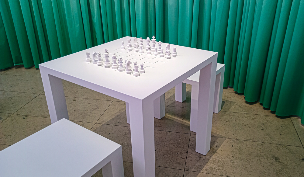 "Weiß fängt an" oder wie oder was? Schachspiel von Yoko Ono. Foto: Arne Bicker