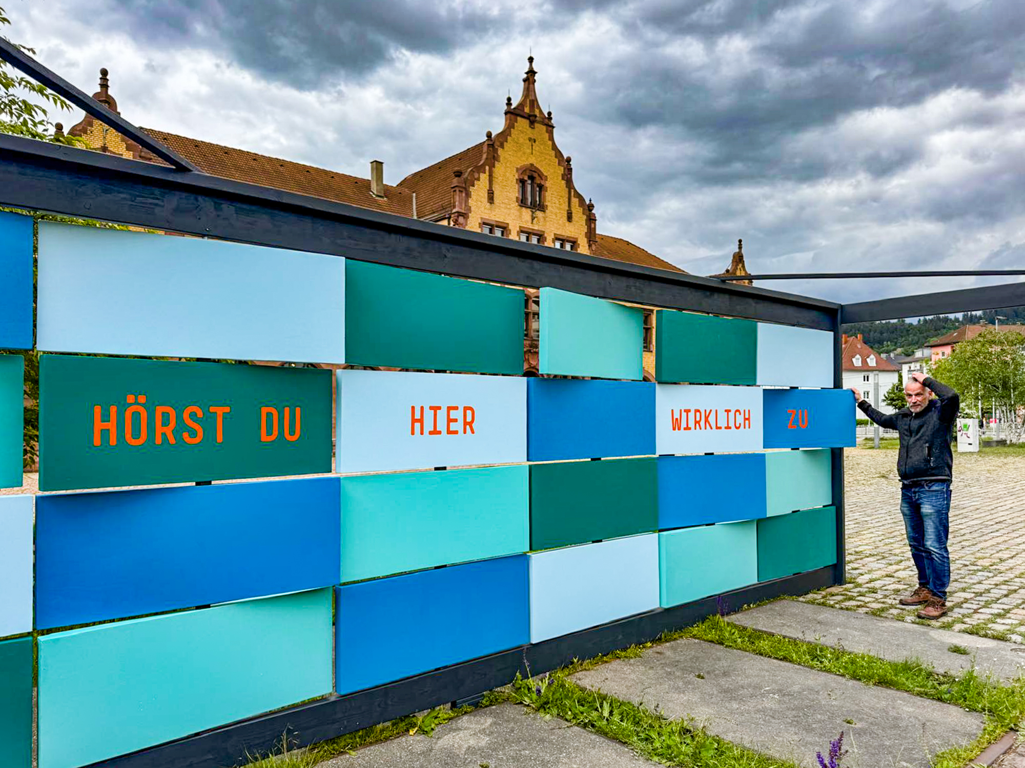 Who cares? Kreative Mitmach- und Nachdenkkunst am Freiburger Güterbahnhof. Foto: ds