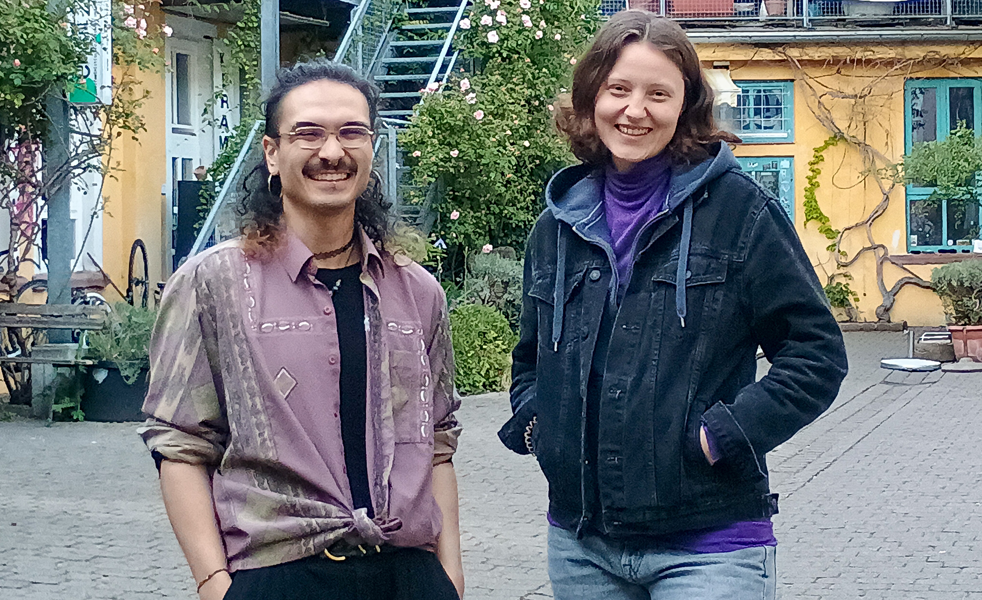 Osman und Deborah veranstalten ein multiples Kunstevent im Kulturzentrum Schopf2. Foto: Arne Bicker