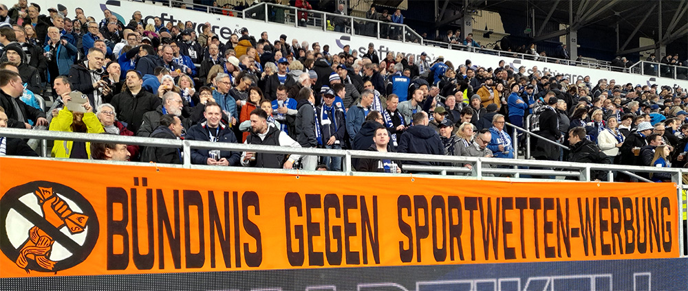 Werbung gegen Werbung im Stadion von Darmstadt 98. Foto: Bündnis gegen Sportwetten-Werbung