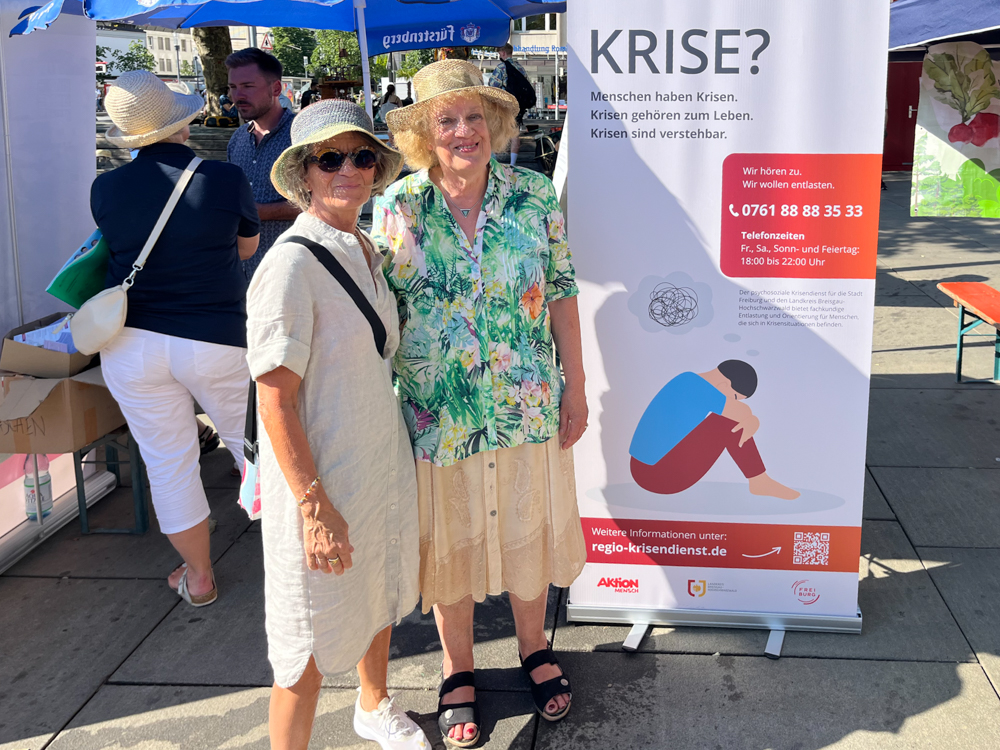 Unter dem Motto „Wie hören zu und wir wollen entlasten“ bieten Friedhilde Rißmann-Schleif (rechts) und ihr Team Menschen in psychischen, seelischen und sozialen Belastungssituationen unter der Krisen-Nummer 0761/88883533 Hilfe an. Foto: Sebastian Bargon
