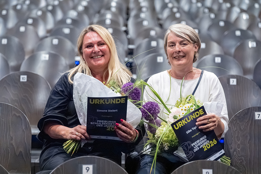 Silke Tapken (rechts) und Simone Steier - Gewinnerinnen beim 8. Freiburger Lehrerinnenpreis der Oberle-Stiftung. Foto: Martin Koswig