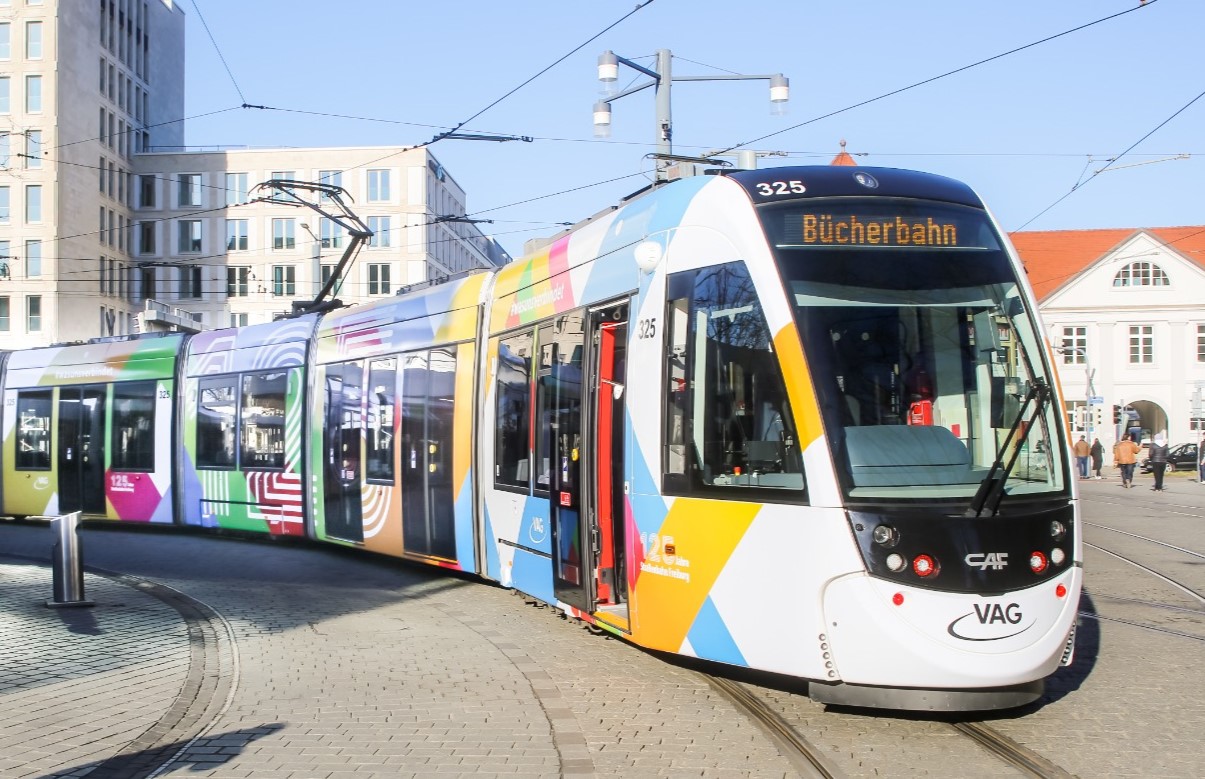 Bücherbahn mit Zielanzeige. Foto: VAG Freiburg.
