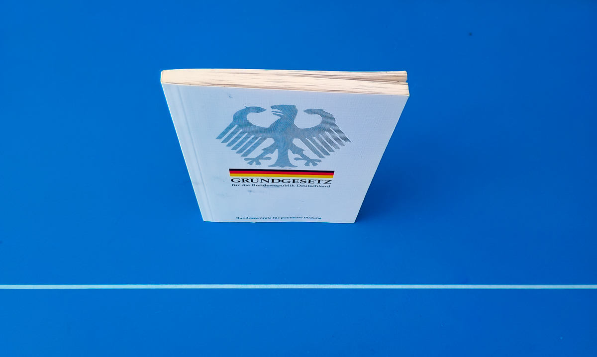 Wer steht auf's Grundgesetz? Foto: Arne Bicker