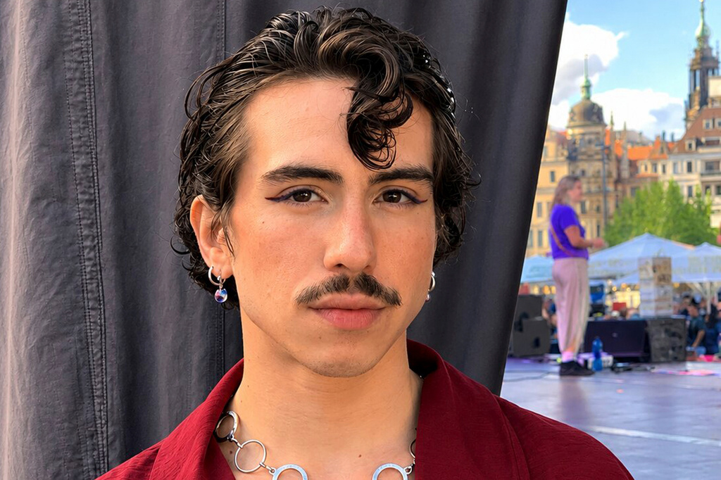 Carlos Dos Reis flüchtete wegen seines Queerseins 2018 aus Venezuela. Foto: ZDF / Manuel Gogos.